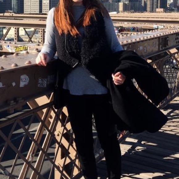 Boutique furry vest - Picture 2 of 2